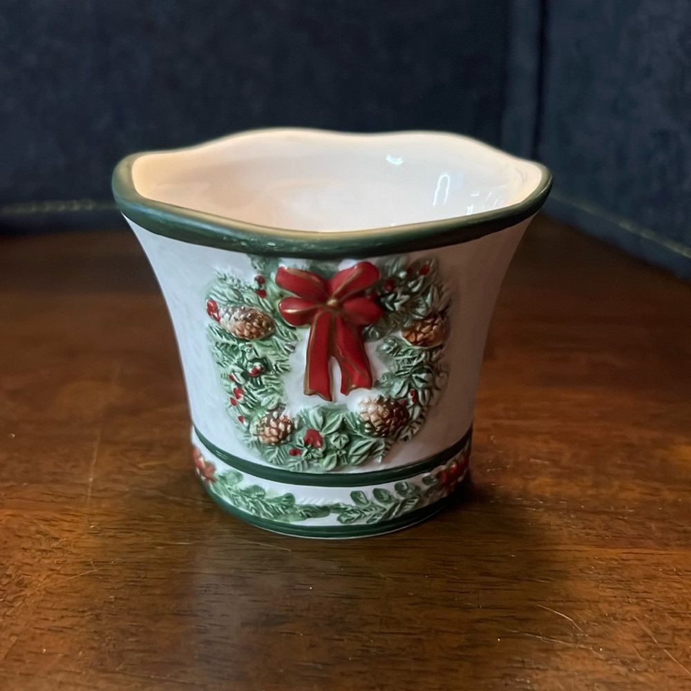 Yankee Candle Votive Holder Christmas Holiday Wreath‎ with bow and pinecones